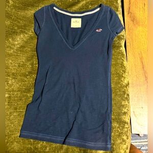 Hollister Navy V neck T-shirt
Size S